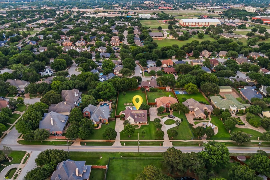 Neighborhood aerial of a Colleyville listing