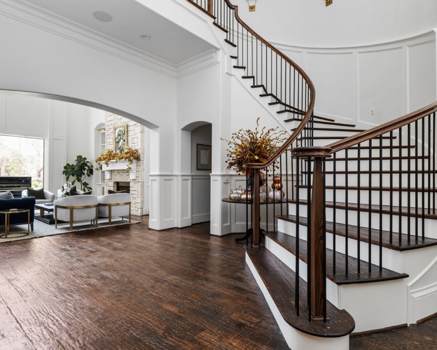 Foyer with curved stair