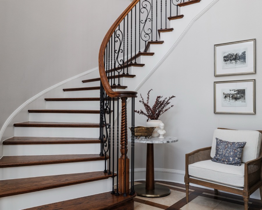 Curved staircase and sitting nook